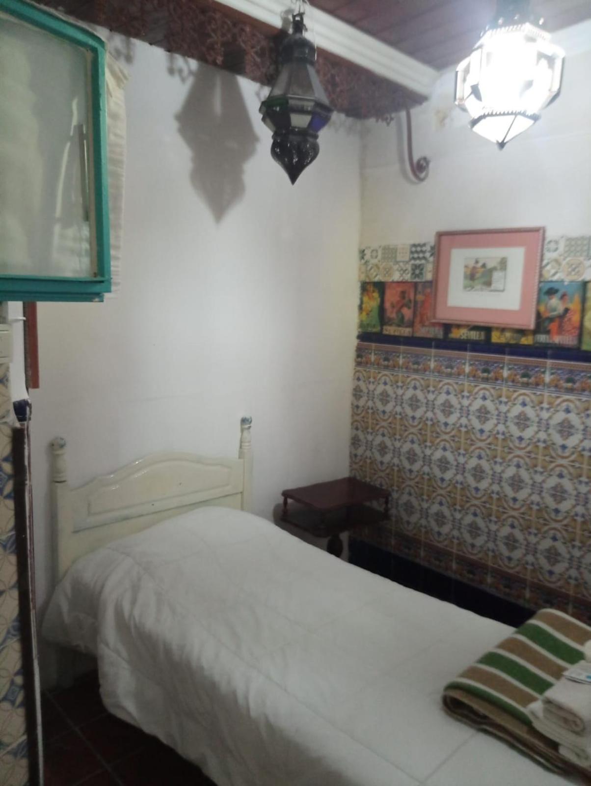 Pension Santa Maria La Blanca Sevilla Exterior foto