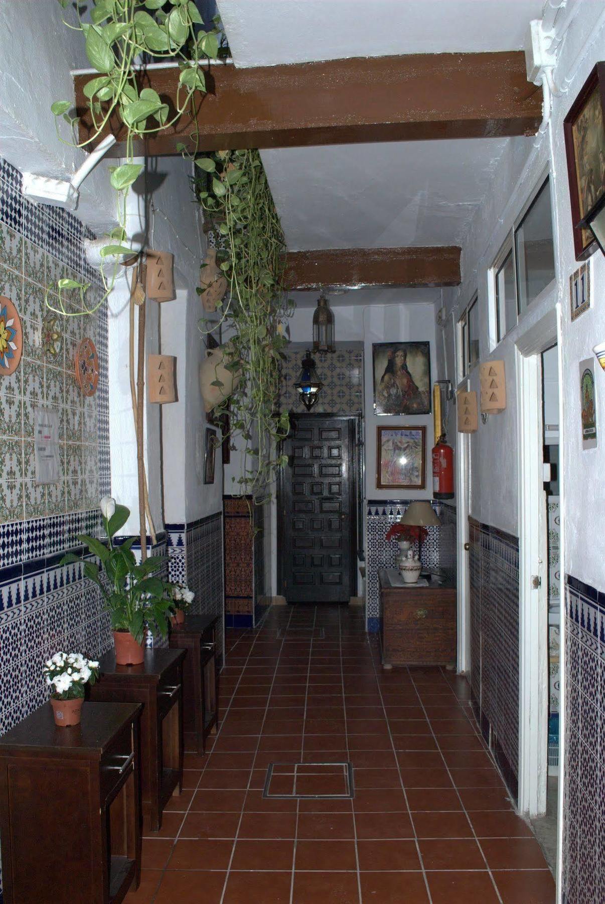 Pension Santa Maria La Blanca Sevilla Exterior foto