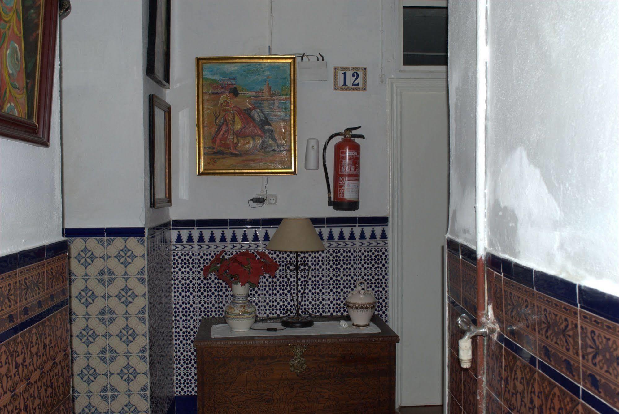 Pension Santa Maria La Blanca Sevilla Exterior foto